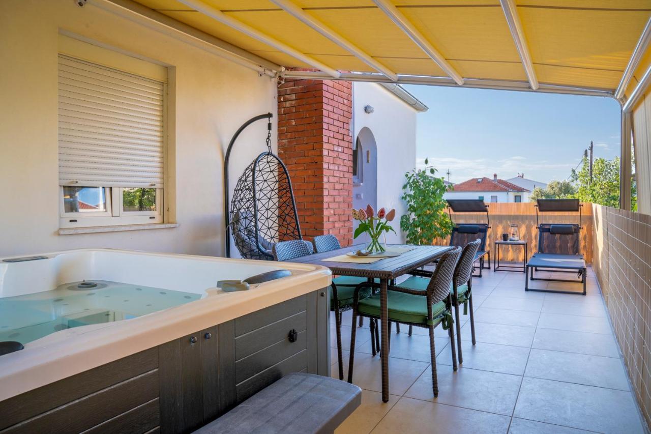 Apartment Paula With Private Jacuzzi And Parking- Near The Beach Задар Экстерьер фото
