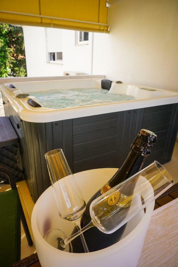 Apartment Paula With Private Jacuzzi And Parking- Near The Beach Задар Экстерьер фото