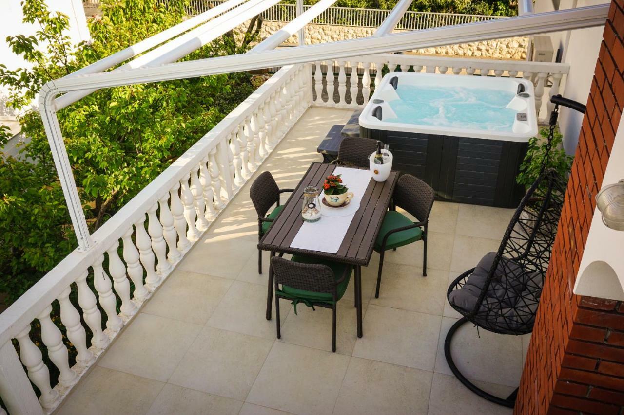 Apartment Paula With Private Jacuzzi And Parking- Near The Beach Задар Экстерьер фото