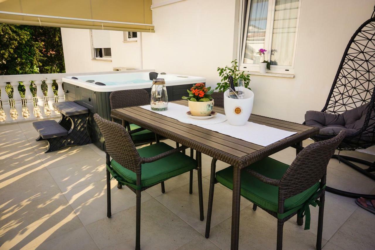 Apartment Paula With Private Jacuzzi And Parking- Near The Beach Задар Экстерьер фото